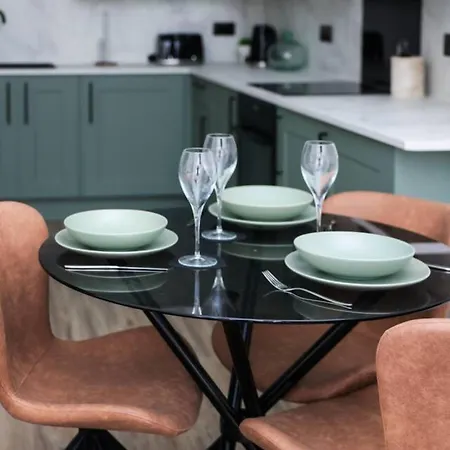 Ouse Flat East Mount By Furnished Centre Location To Races York